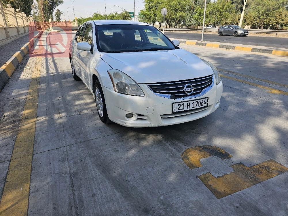 نيسان ألتيما